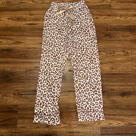 Silk cheetah pajama set - Picture 2 of 2